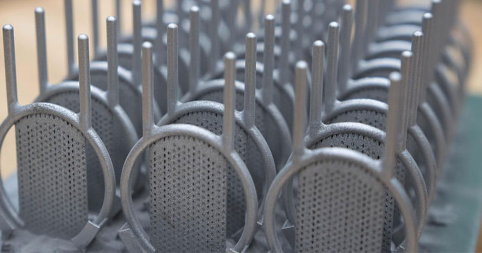 Suportes de tubos metálicos impressos 3D produzidos usando o software 3Dxpert da 3D Systems e a impressão direta em metal